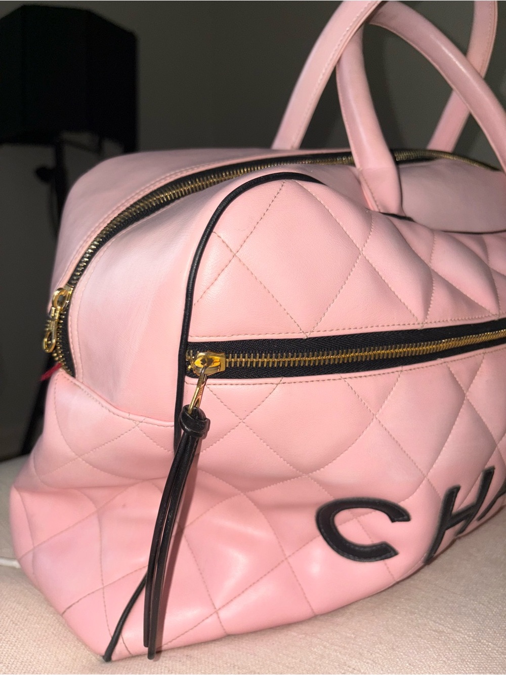 CHANEL Pink Quilted Leather Logo Tote with Black Accents - Picture 3 of 4